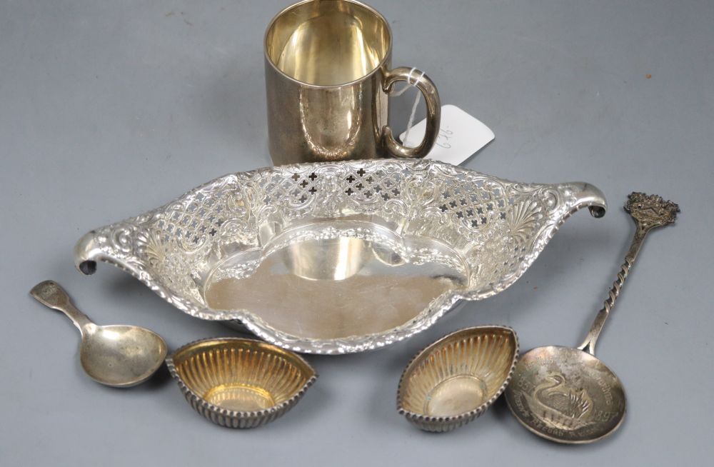 A late Victorian pierced silver oval dish, Sheffield, 1895, 25.2cm, a pair of silver salts etc.